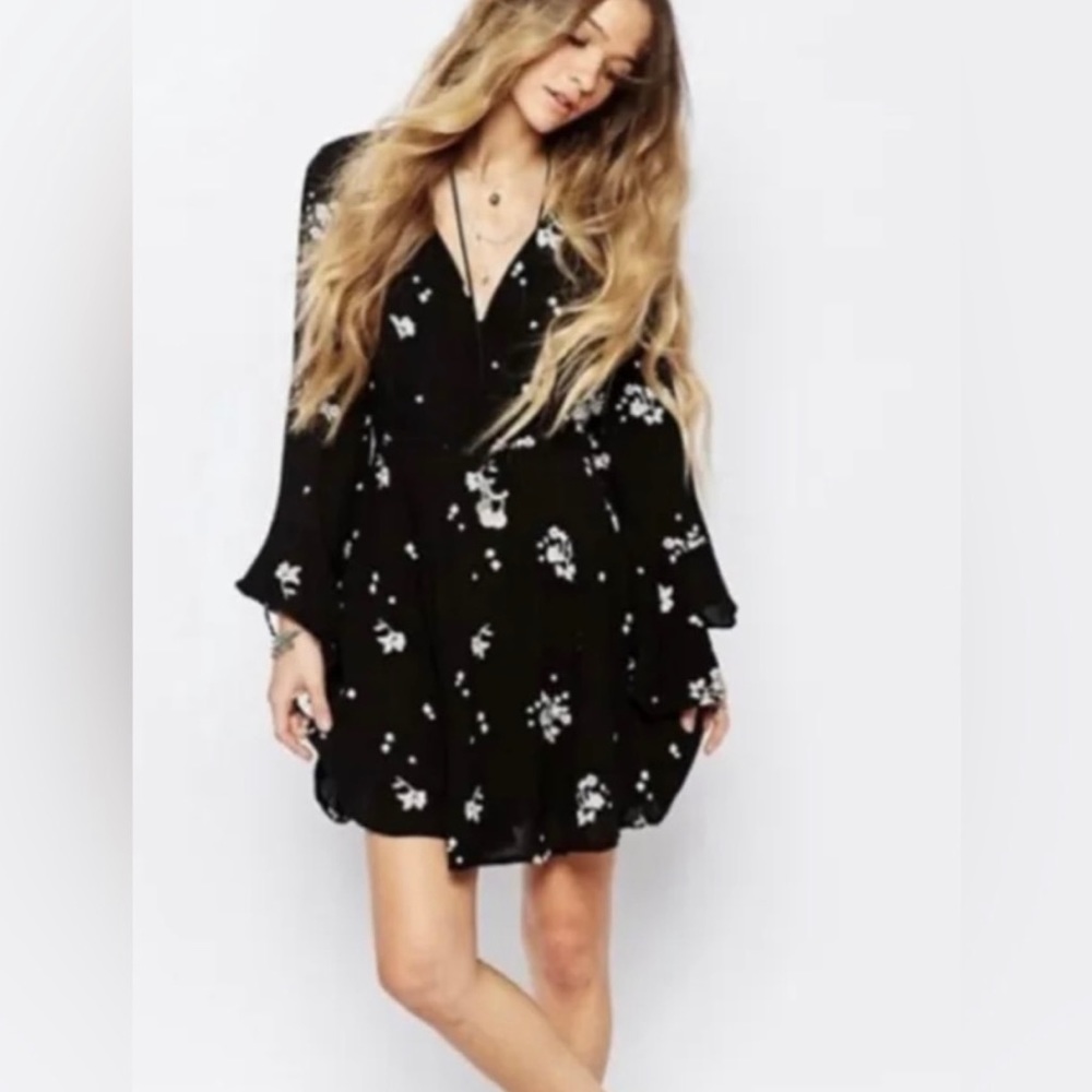 Free People black V neck dress Embroidered white flowers size 4